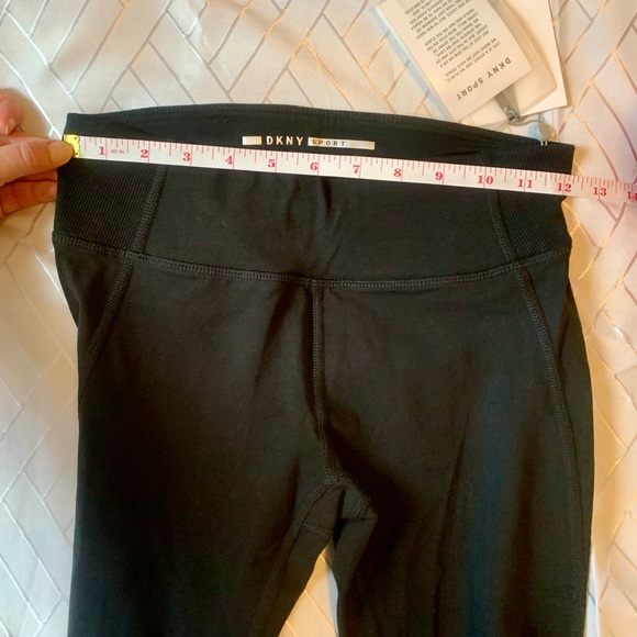 NWT designer DKNY crop stretchy black yoga gym leggings with tie - Picture 6 of 7